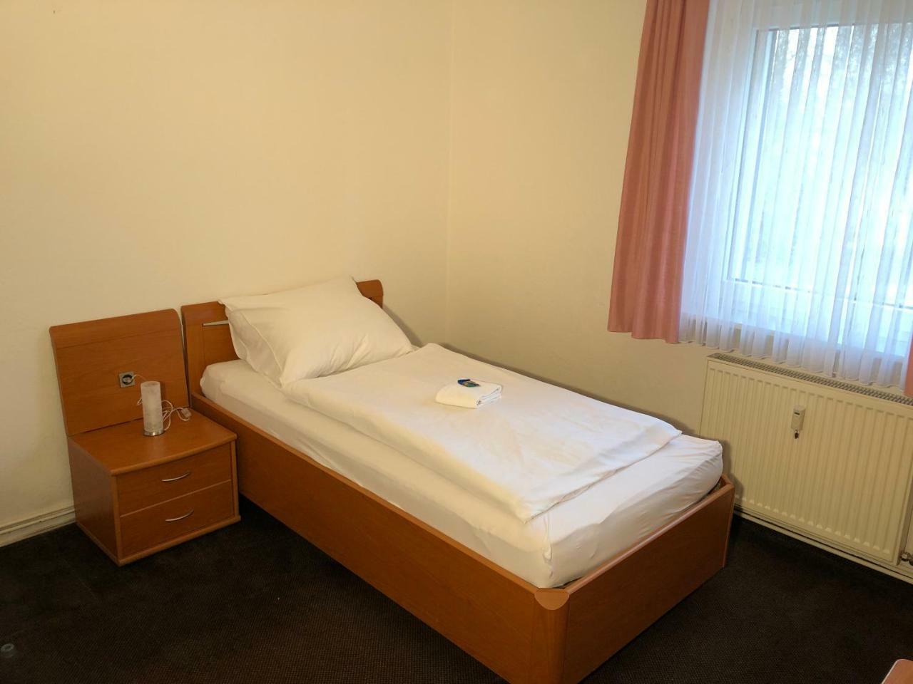 Hotel Mivano Lehrte Exteriör bild