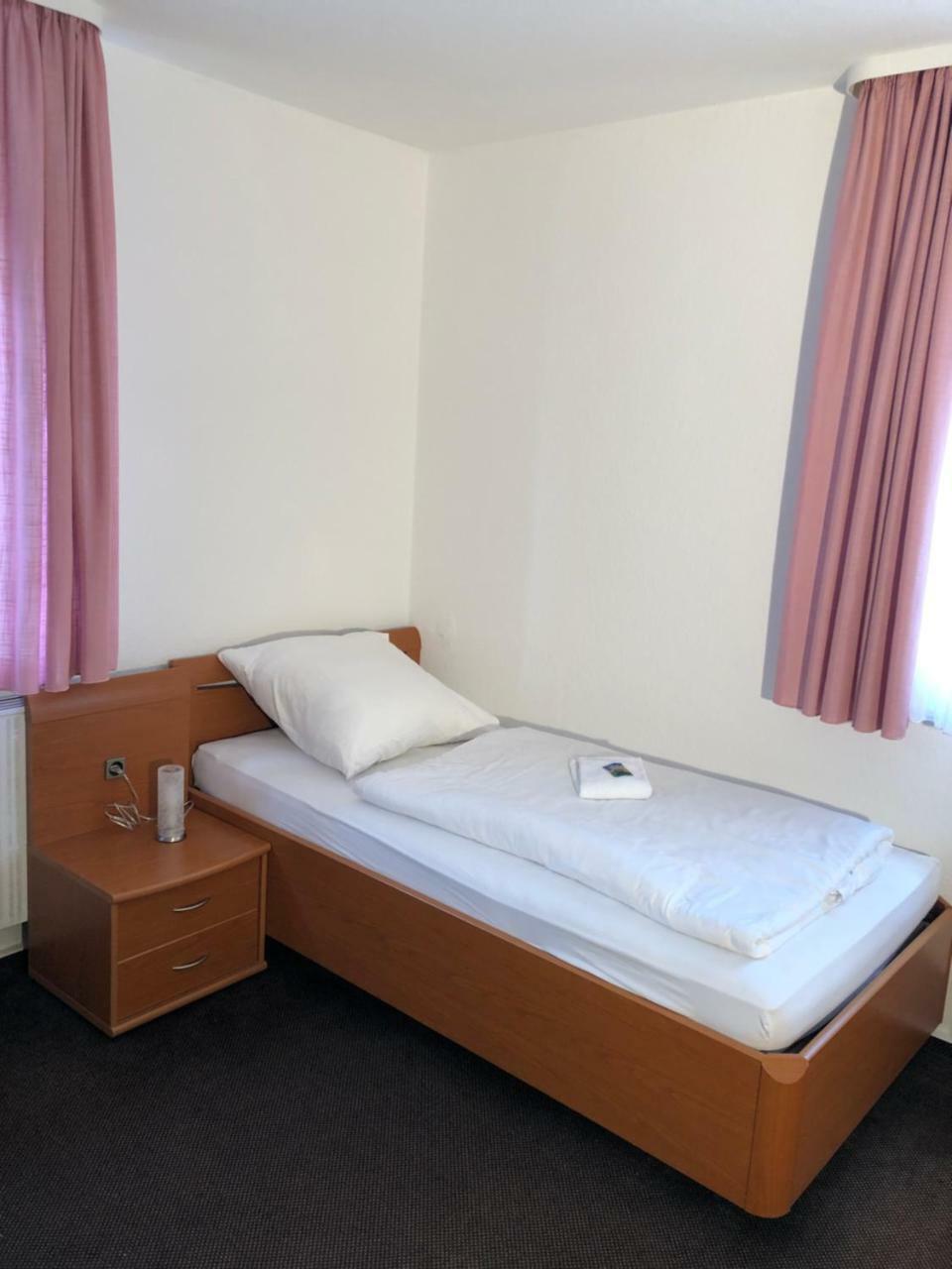 Hotel Mivano Lehrte Exteriör bild