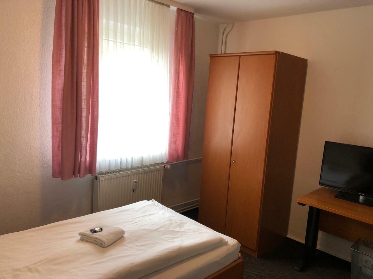 Hotel Mivano Lehrte Exteriör bild